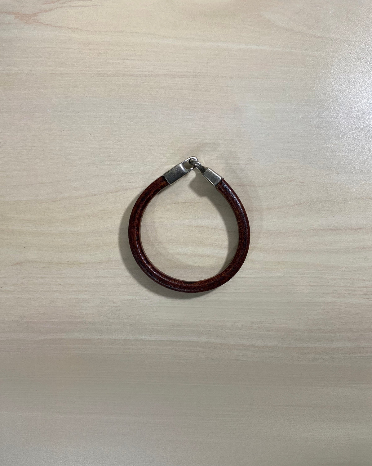 Pulsera café oscuro