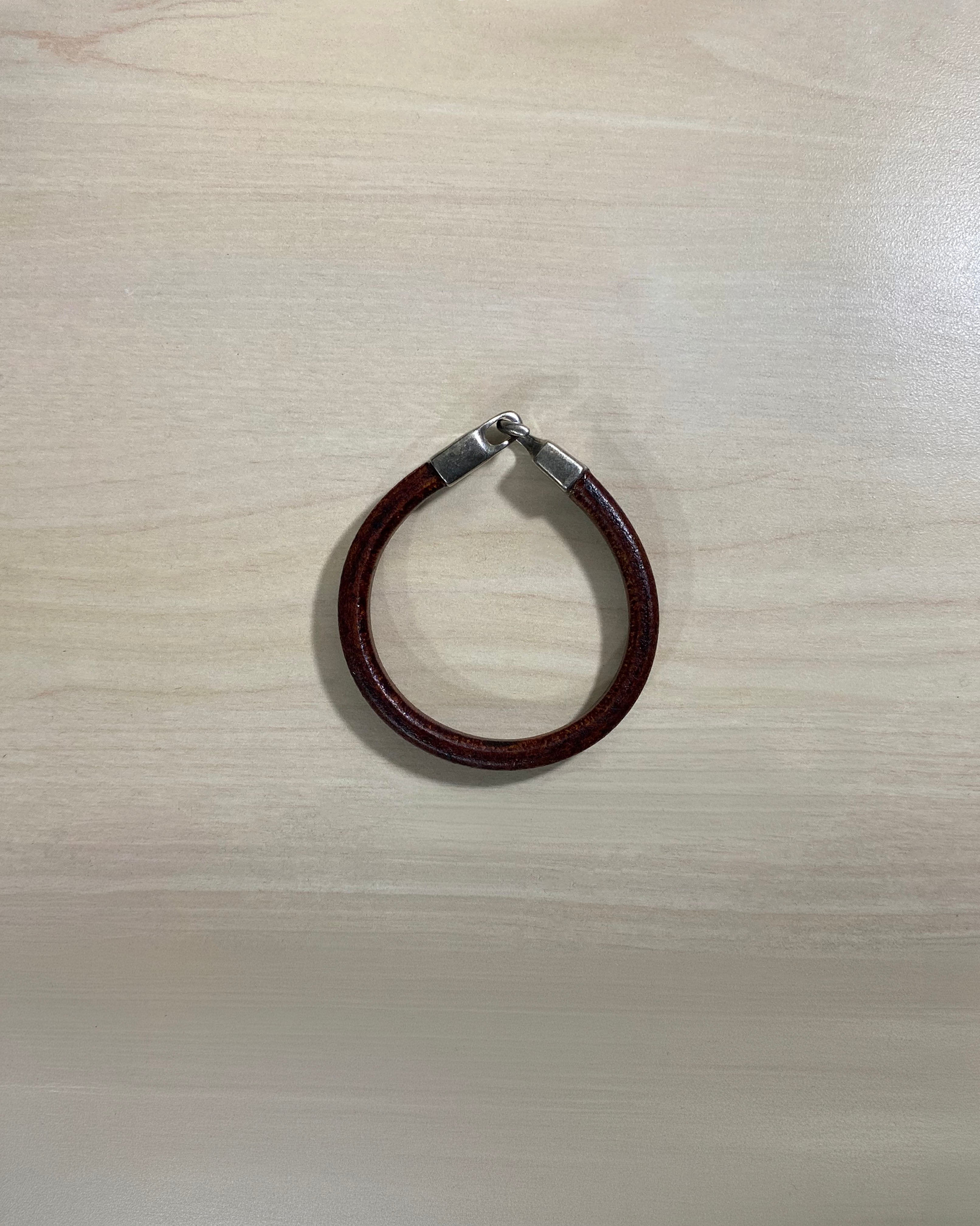 Pulsera café oscuro